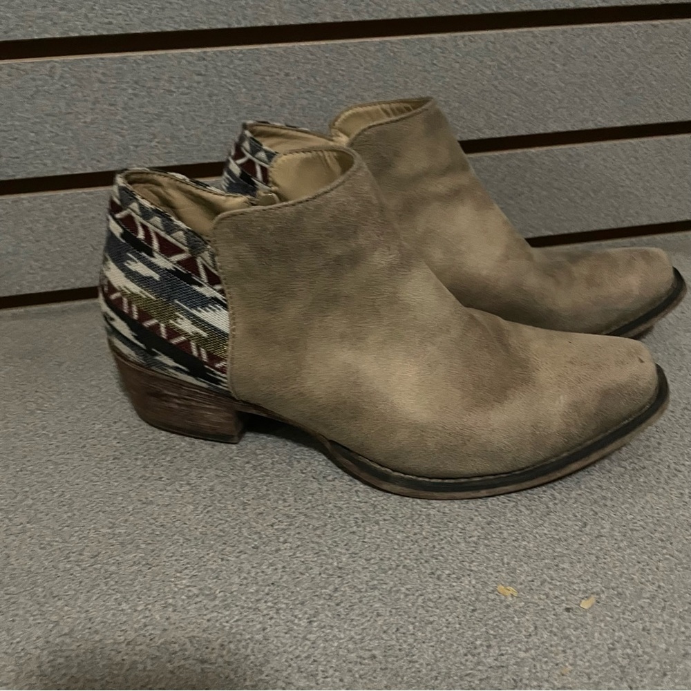 Roper Ankle Boots‎ Women’s 9 Tan Aztec Zip Sides Western Booties Fashion EUC